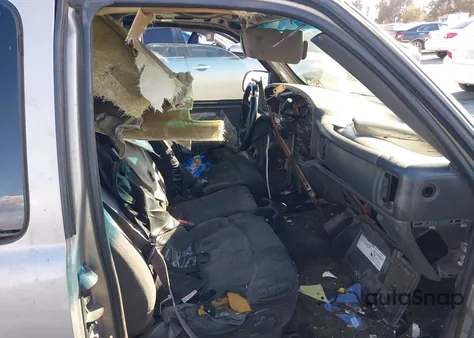 2002 Chevrolet Silverado 1500 Ls z USA, uszkodzony, nr VIN 2GCEC19V421358727